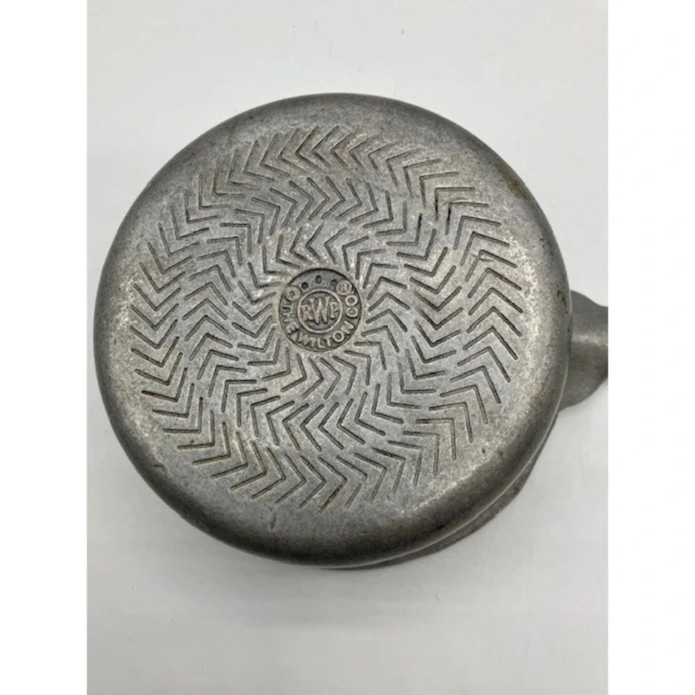 Wilton Armetale Gourmet Grillware Saucepan with Spout  5.25 Diameter‎